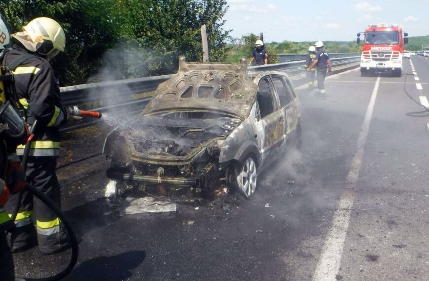 Viharkárok, kigyulladt autó és hármas karambol