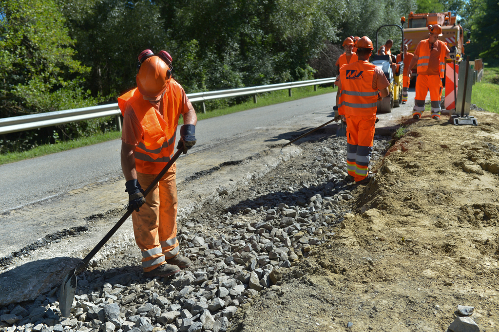 A leszakadt Rinya-híd Segesdnél, az elkerülő földút és a munkálatok Beleg környékén (26 / 5. kép)