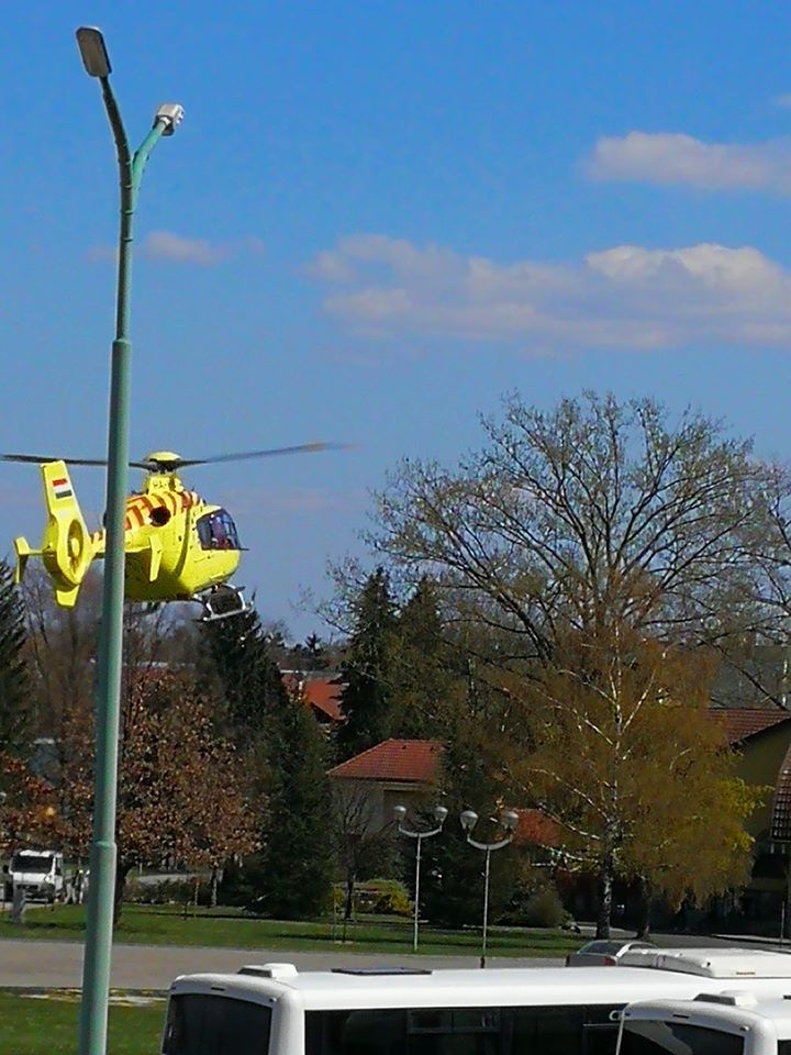 Mentőhelikopter szállt le a piactéren (2 / 1. kép)