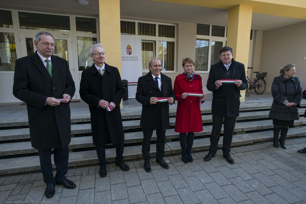 Ünnepélyes keretek közt adták át a járási hivatalt. (4 / 4. kép)