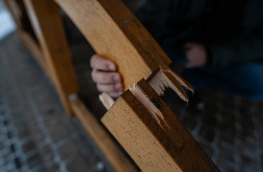 10 nappal később a kitört elem érintetlenül fekszik a hóréteg alatt