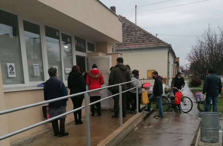 Minden családot megajándékoztak egy csomaggal karácsonyra Taranyban