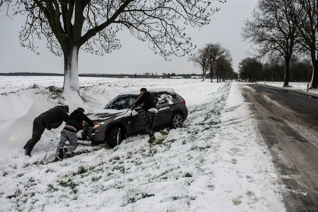 Több baleset is történt a lábodi úton a hóátfúvás miatt (9 / 5. kép)