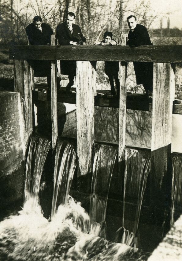 A simongáti malom vizét szabályozó zsilip Halastó-pusztán a 30-as években… (fotó: Knapp Lajos)