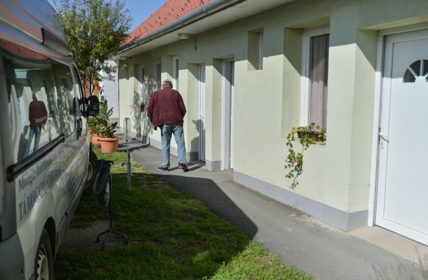 Egyik intézményük a Fészek Szociális Szolgáltató Központ és Lakóotthon.