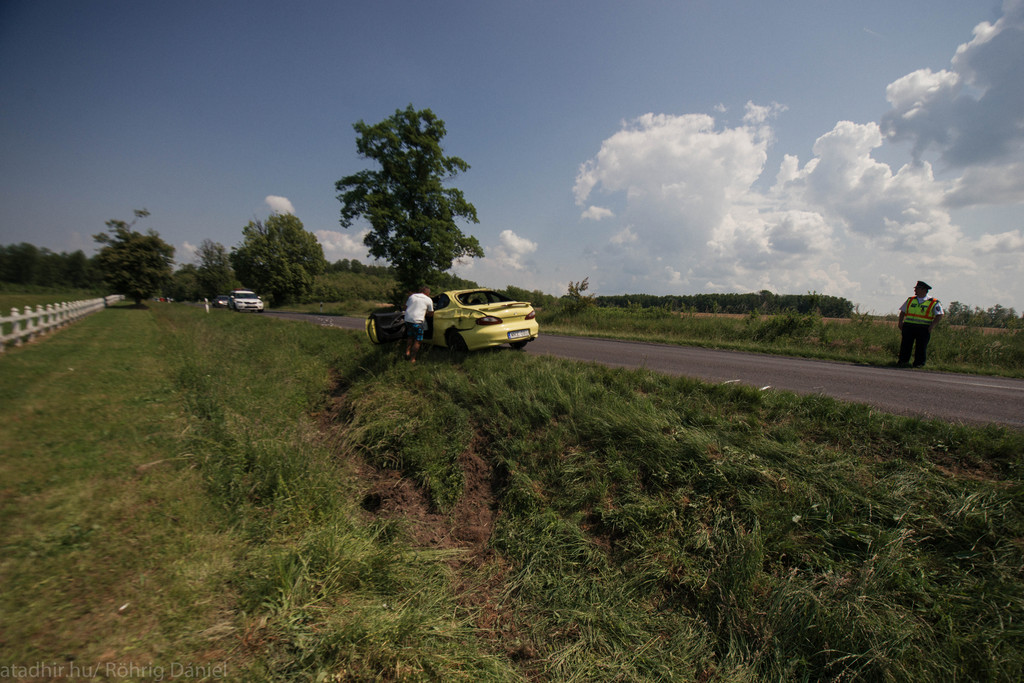 Fejtetőre állt autó Lábodnál (5 / 5. kép)