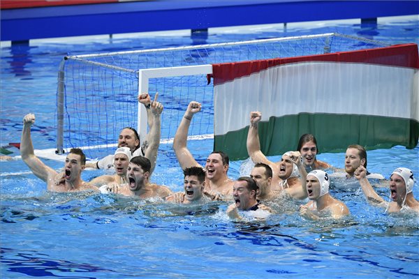 Európa-bajnok a magyar vízilabdacsapat! Fotók: MTI (6 / 5. kép)