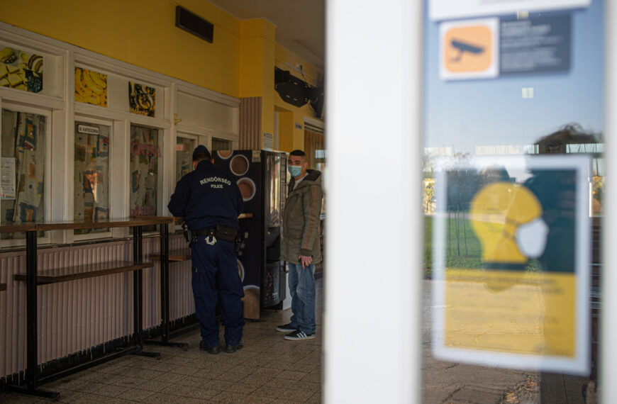A rendőrség ellenőrzi a maszkviselést Nagyatádon