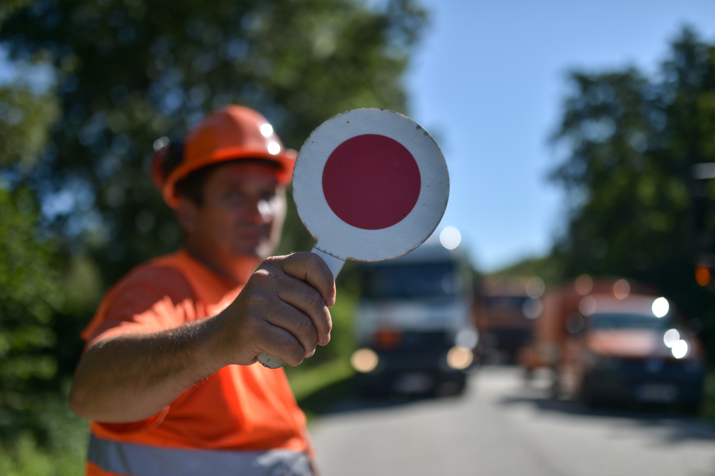 A leszakadt Rinya-híd Segesdnél, az elkerülő földút és a munkálatok Beleg környékén (26 / 7. kép)