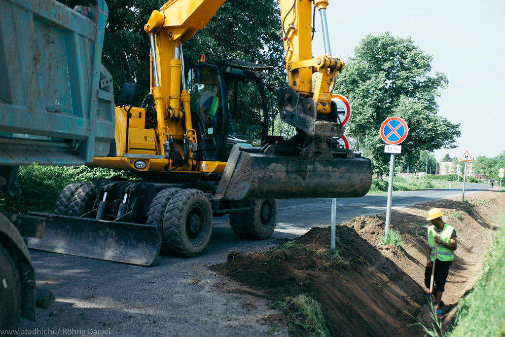 Javában dolgoznak a Gyár utcában (6 / 6. kép)