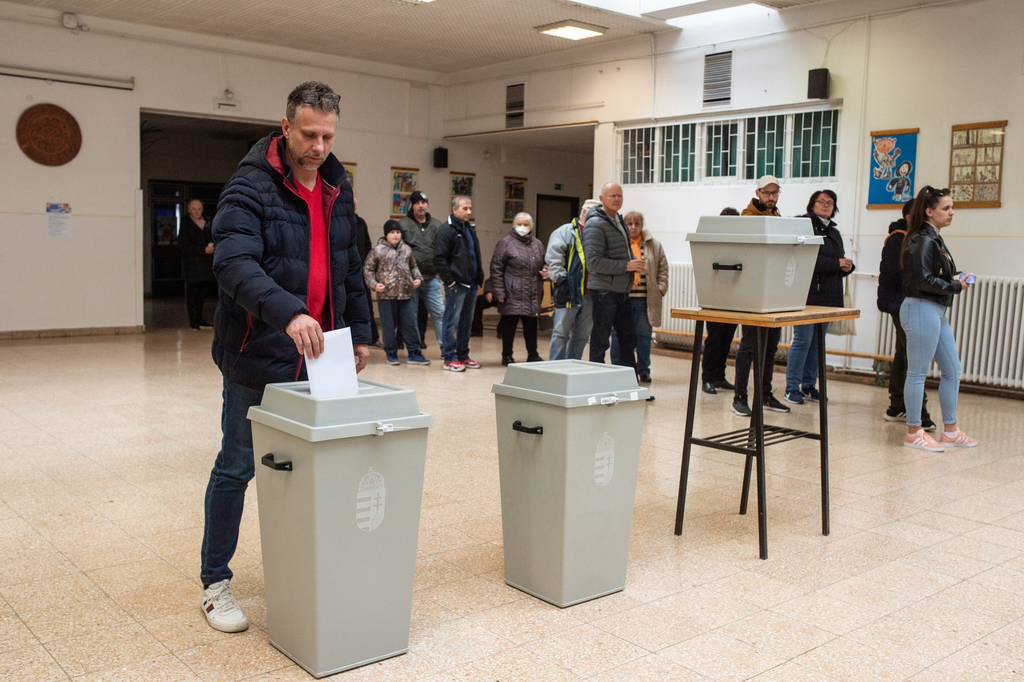 Nagy volt a sor az Árpád fejedelem iskolában (16 / 7. kép)