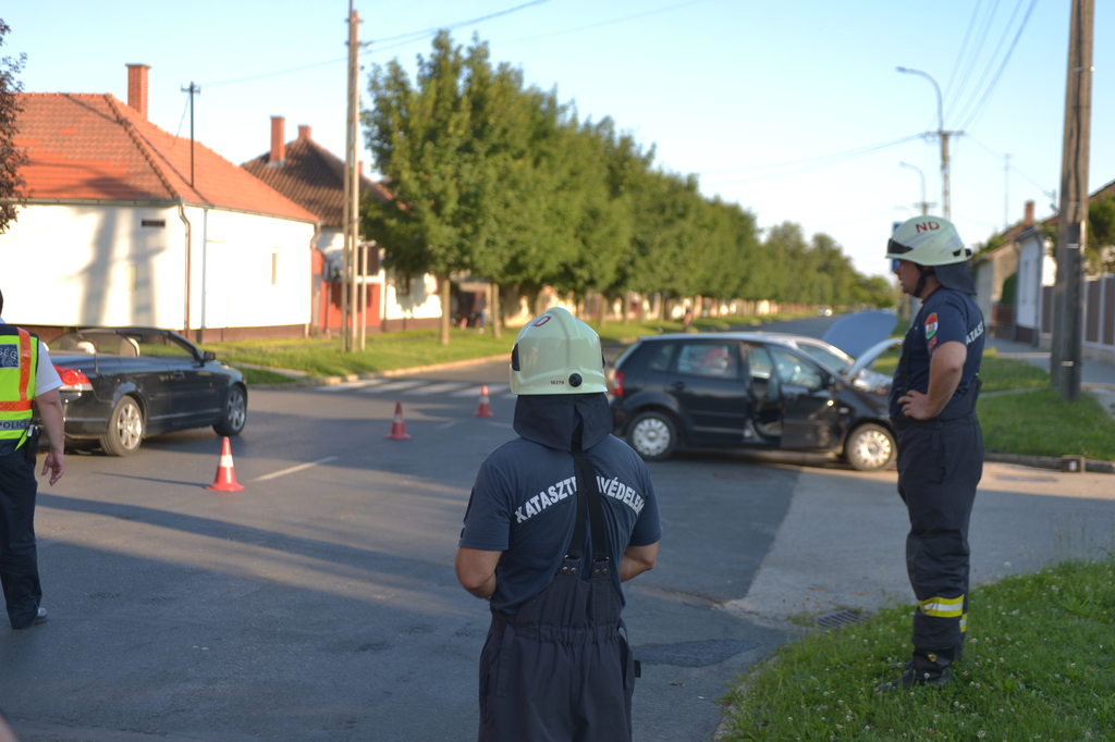 Két autó ütközött Nagyatádon. Fotók: Röhrig Dániel (7 / 7. kép)