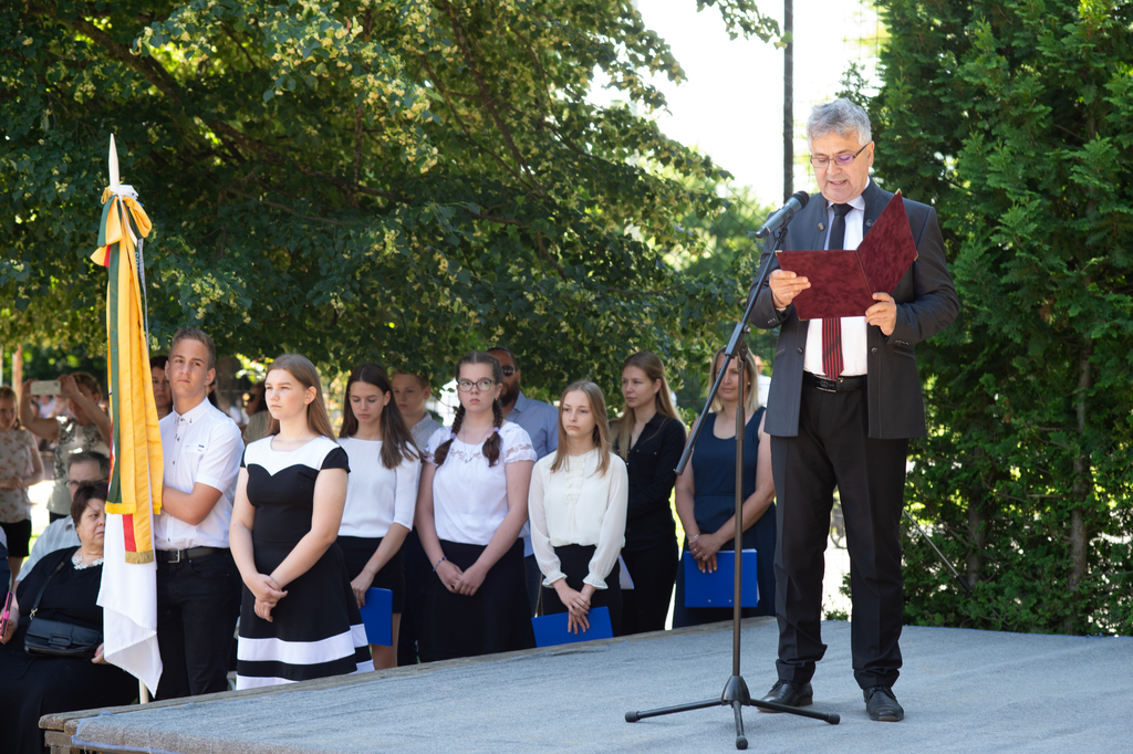 Ballagás az Árpád iskolában (18 / 9. kép)