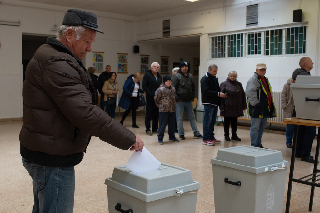 Nagy volt a sor az Árpád fejedelem iskolában (16 / 8. kép)