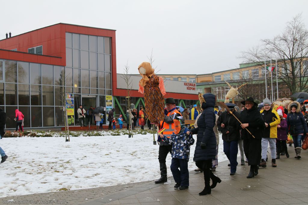 Elégették minden baj jelképét (85 / 83. kép)