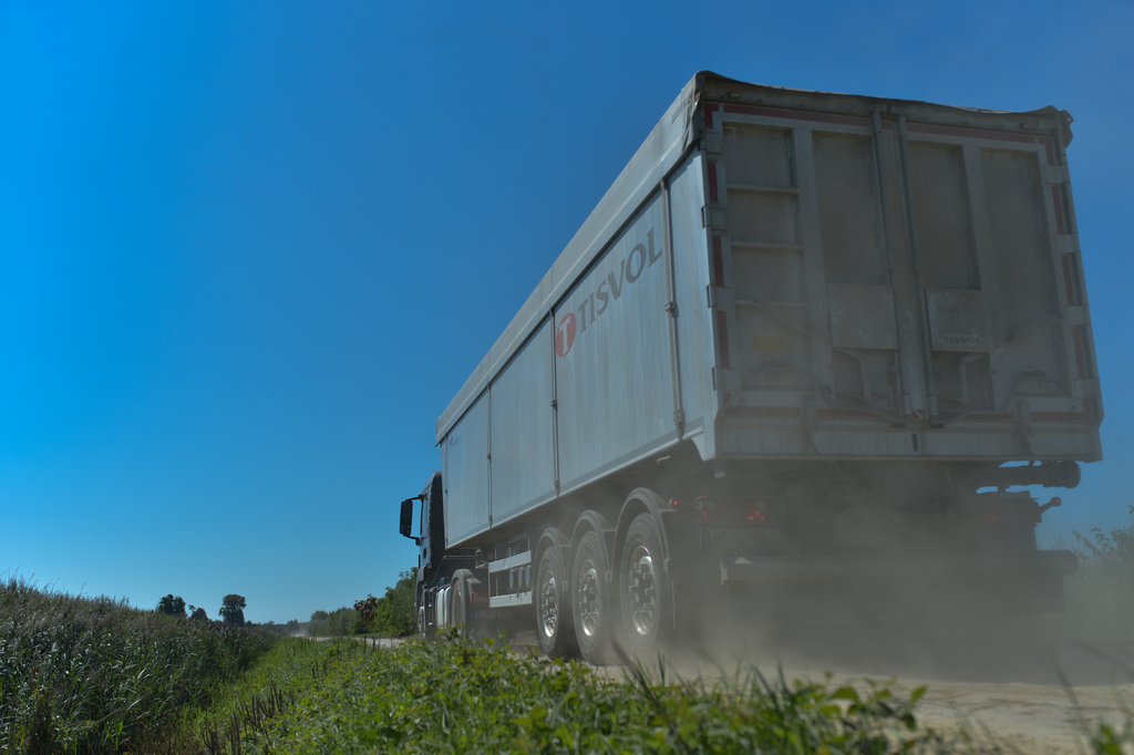 A leszakadt Rinya-híd Segesdnél, az elkerülő földút és a munkálatok Beleg környékén (26 / 10. kép)