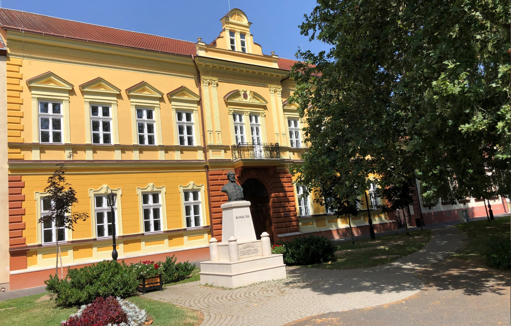 Néhány felvétel az előadás képei közül (10 / 9. kép)