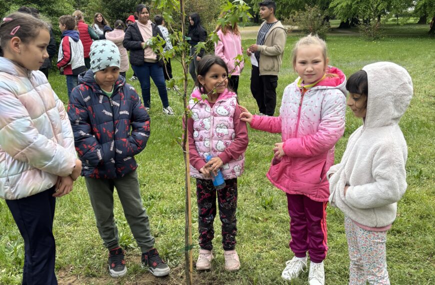 Faültetéssel és rangos elismeréssel ünnepelték a Föld napját Babócsán