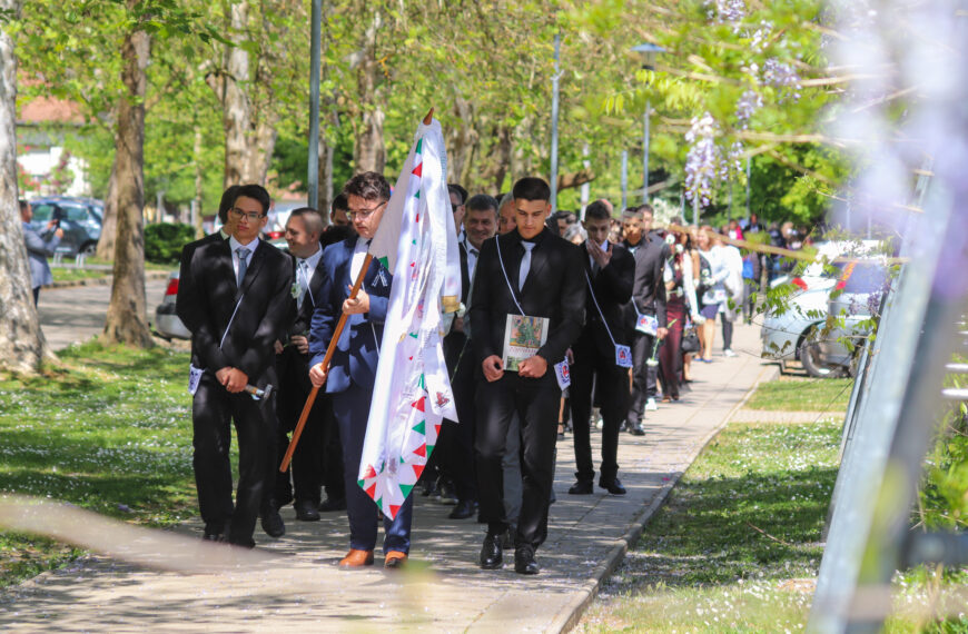 Utoljára csengettek ki a NASZI végzőseinek
